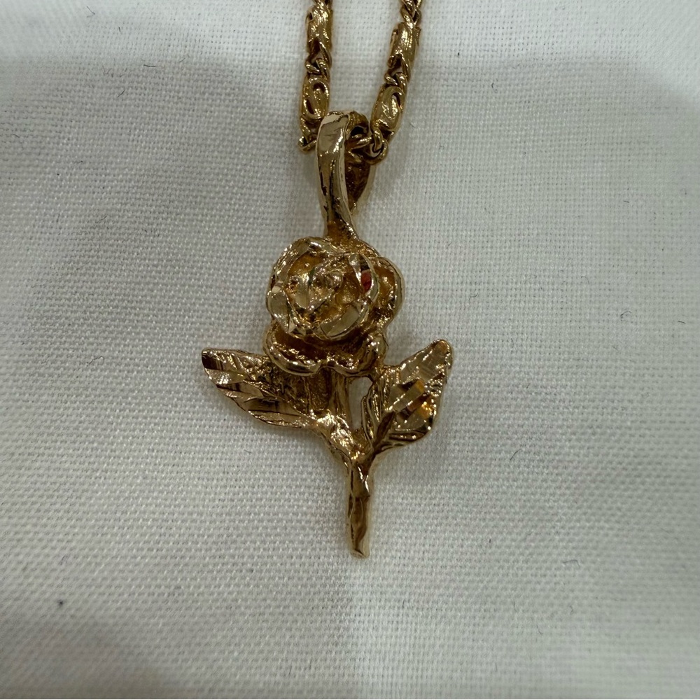 Vanessa Mooney Little Rose Necklace Gold - Picture 6 of 10